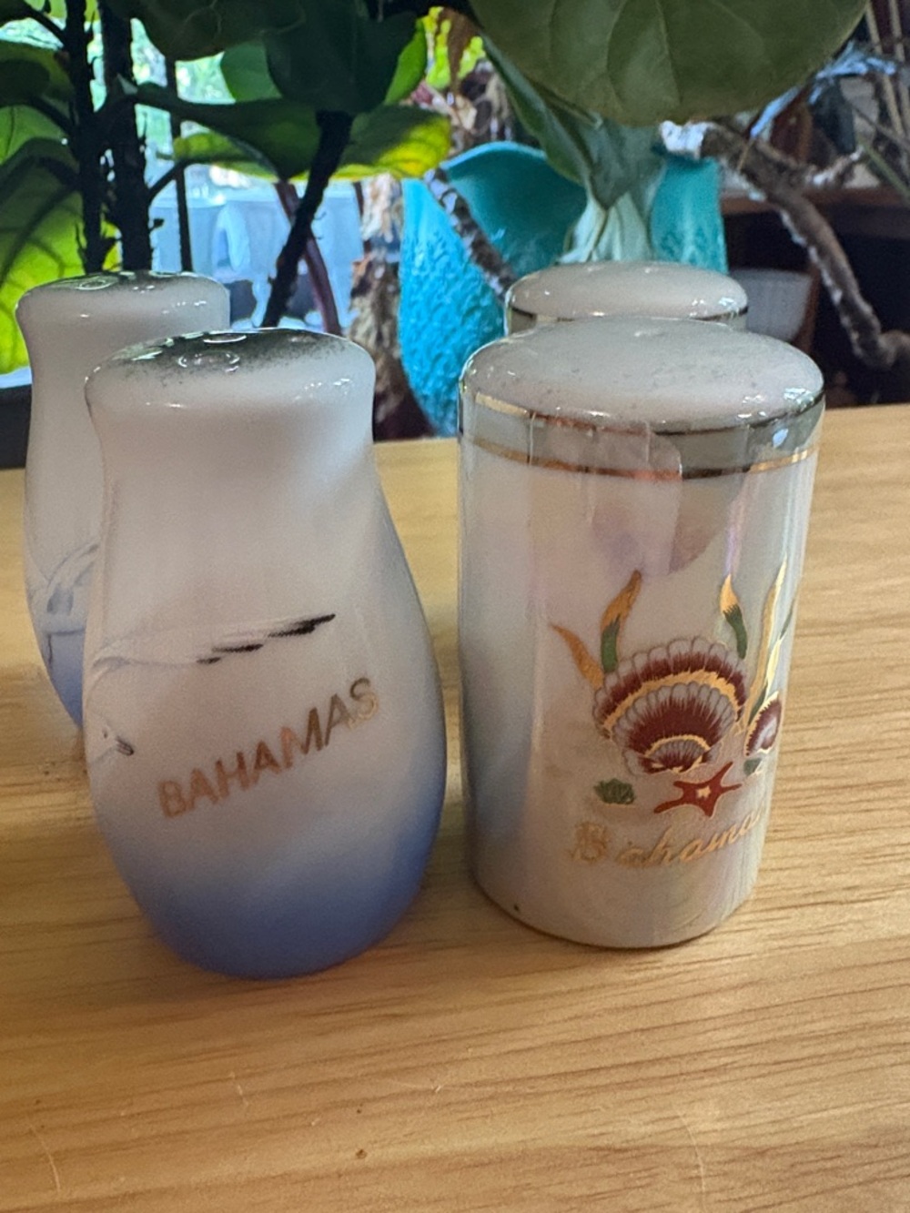 2 Bahamas Vintage Souvenir Ceramic Salt & Pepper Shaker Set